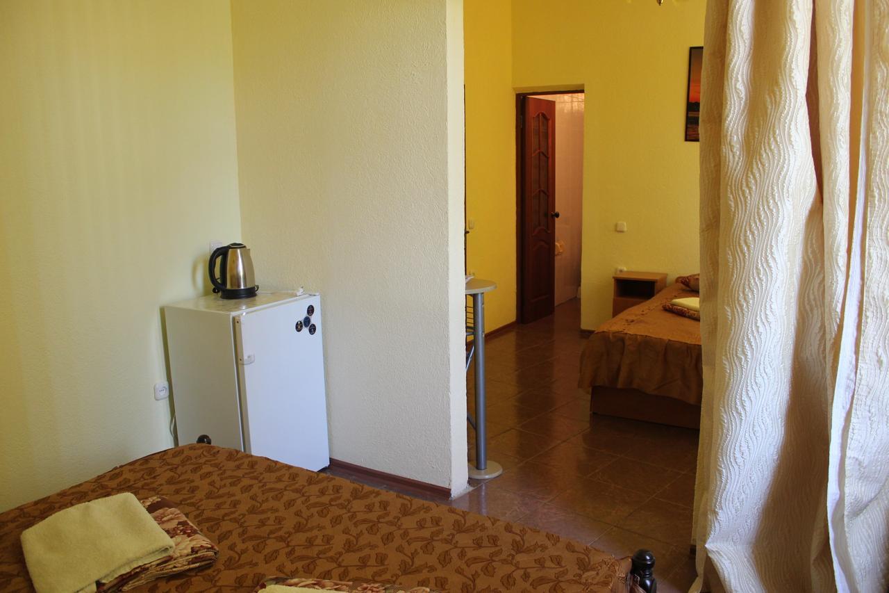 Emiliya Guest House ガグラ エクステリア 写真