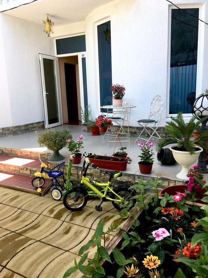 Emiliya Guest House ガグラ エクステリア 写真