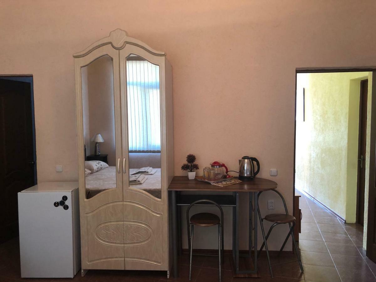 Emiliya Guest House ガグラ エクステリア 写真